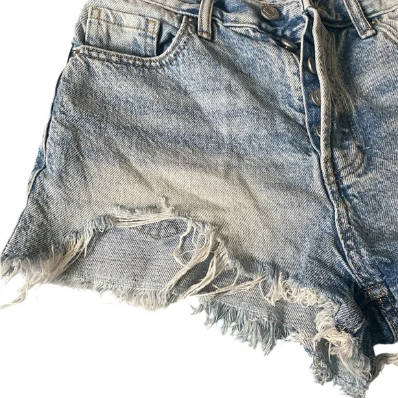 PacSun Distressed High Rise Light Blue Wash Jean Shorts - Picture 5 of 8
